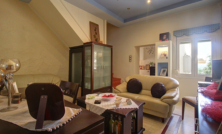 VILLAGE CHARM & SEA VIEWS WITH CITY CONVENIENCE