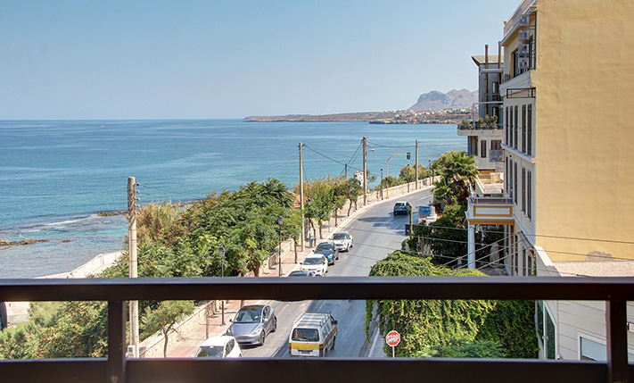 GEBÄUDE AM MEER MIT UNBESTREITBAREM POTENZIAL