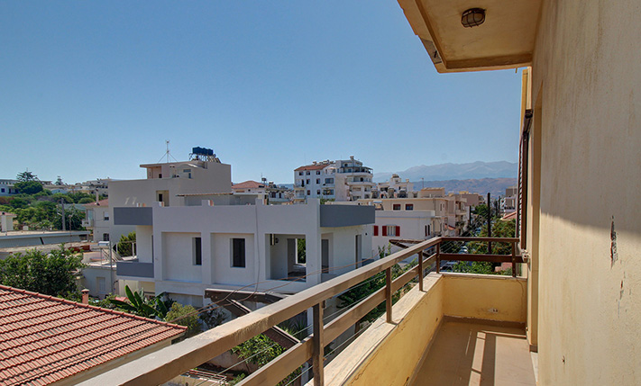 SEAFRONT BUILDING WITH AN UNDENIABLE POTENTIAL