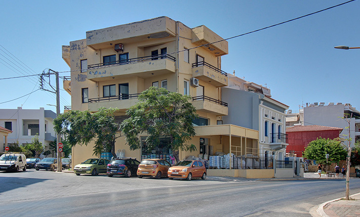 SEAFRONT BUILDING WITH AN UNDENIABLE POTENTIAL