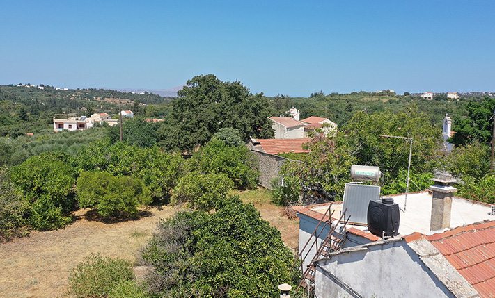 ΙΣΟΓΕΙΑ ΗΜΙ-ΕΠΙΣΚΕΥΑΣΜΕΝΗ ΟΙΚΙΑ ΜΕ ΜΕΓΑΛΟ ΚΗΠΟ
