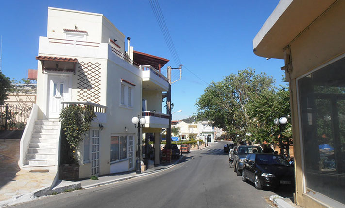 GRST AM HANG MIT AUSSICHT AUF DIE BERGE