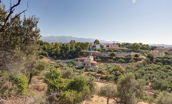 LARGE PLOT WITH VIEWS IN THE CITY OF CHANIA