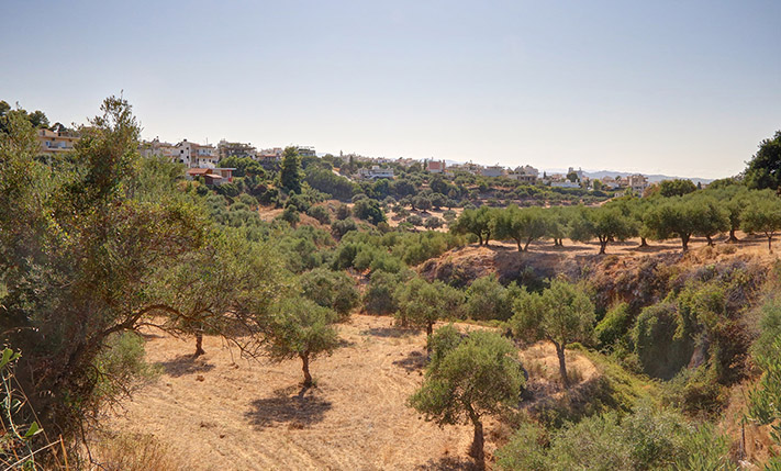 LARGE PLOT WITH VIEWS IN THE CITY OF CHANIA