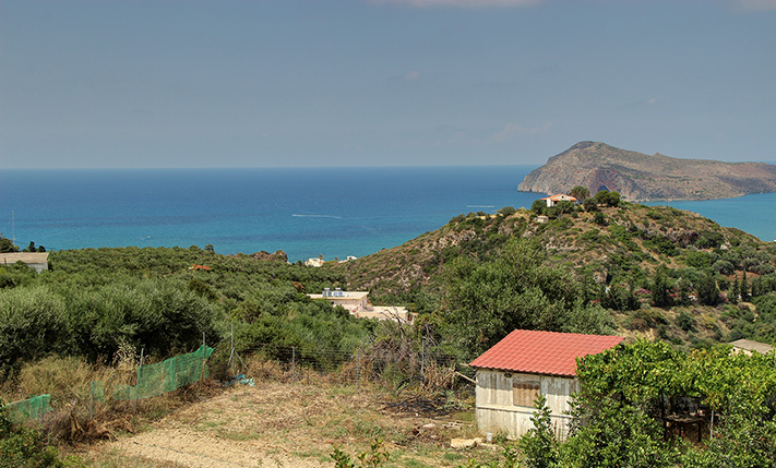 SPACIOUS PARCEL WITH PANORAMIC SEA VIEWS
