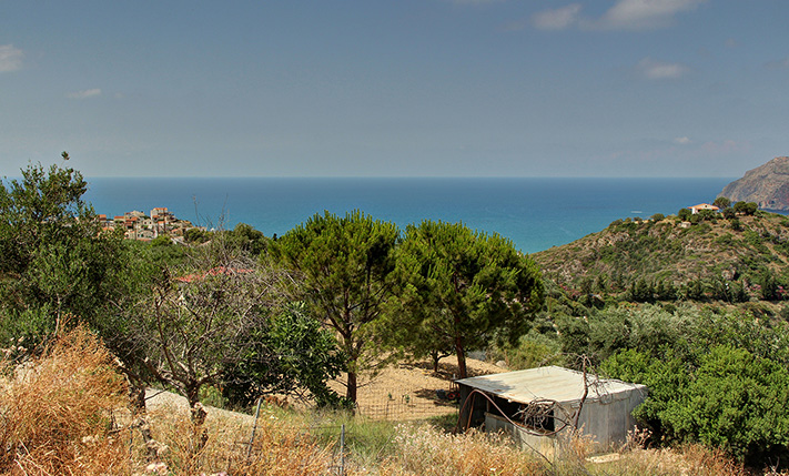SPACIOUS PARCEL WITH PANORAMIC SEA VIEWS