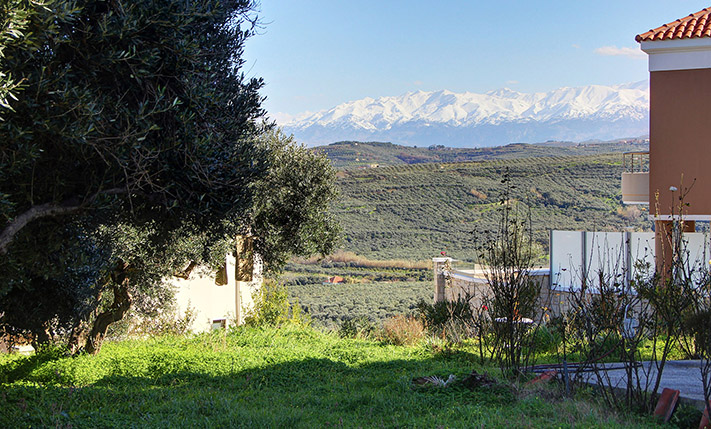 EAST-FACING PLOT WITH SEA & MOUNTAIN VIEWS