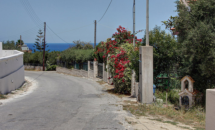 EAST-FACING PLOT WITH SEA & MOUNTAIN VIEWS