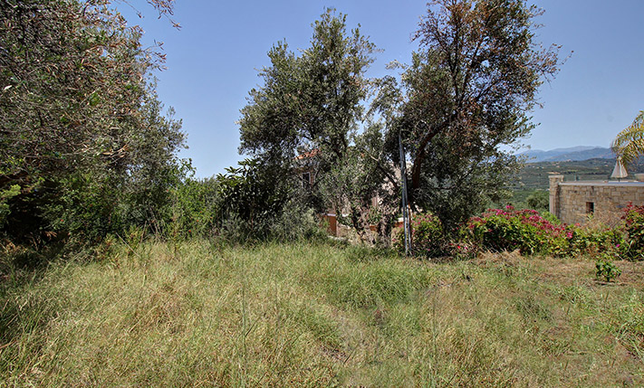 EAST-FACING PLOT WITH SEA & MOUNTAIN VIEWS