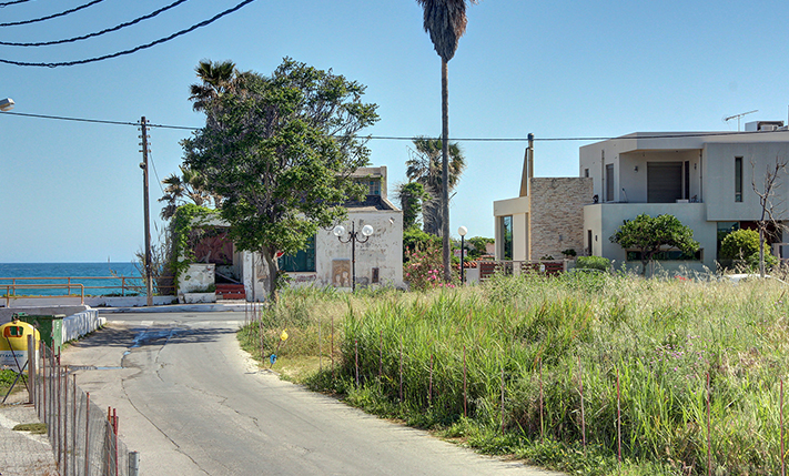 ΟΙΚΟΠΕΔΟ ΜΕ ΠΡΟΣΟΨΗ ΣΕ ΚΕΝΤΡΙΚΟ ΔΡΟΜΟ