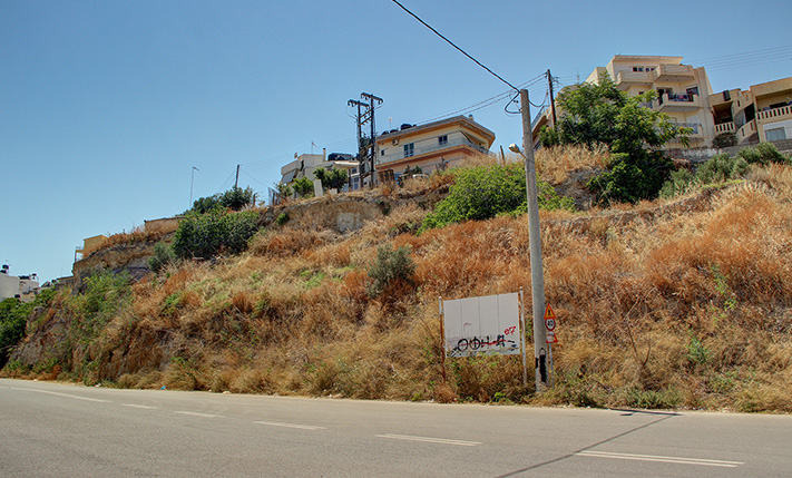 SLOPE LAND IN PRIME NEIGHBORHOOD OF HERAKLION