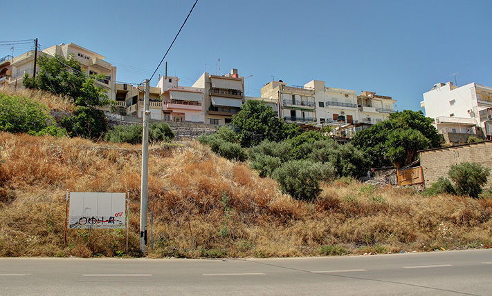 SLOPE LAND IN PRIME NEIGHBORHOOD OF HERAKLION