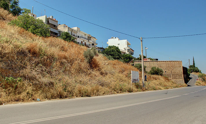SLOPE LAND IN PRIME NEIGHBORHOOD OF HERAKLION