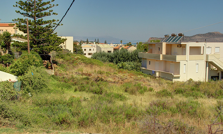 IN TOURIST REGION CLOSE TO A SANDY BEACH