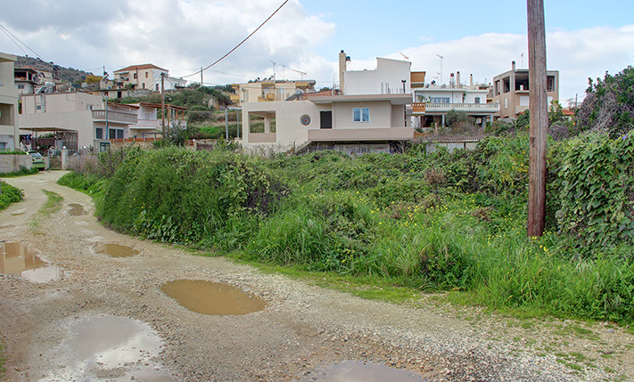 ΟΙΚΟΠΕΔΟ ΜΕΣΑ ΣΤΟΝ ΟΙΚΙΣΜΟ ΒΑΡΥΠΕΤΡΟΥ