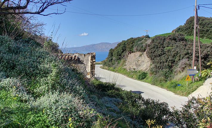 SLOPE PLOT IN A VILLAGE CENTRE WITH VIEWS