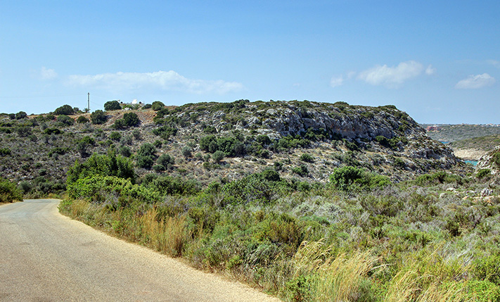 ΠΟΛΥΤΕΛΗΣ ΕΠΕΝΔΥΣΗ ΜΠΡΟΣΤΑ ΣΤΗ ΘΑΛΑΣΣΑ