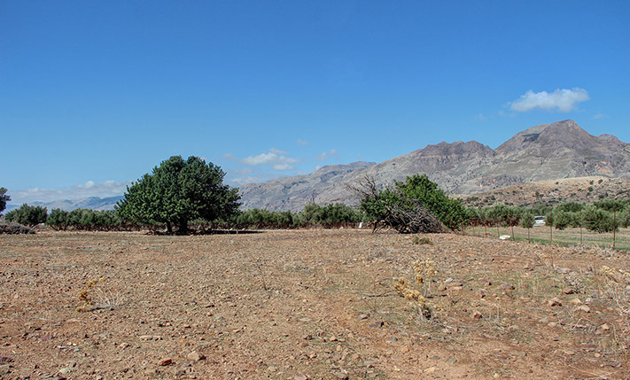 OPEN SEA VIEWS AMIDST AN IMPOSING SCENERY