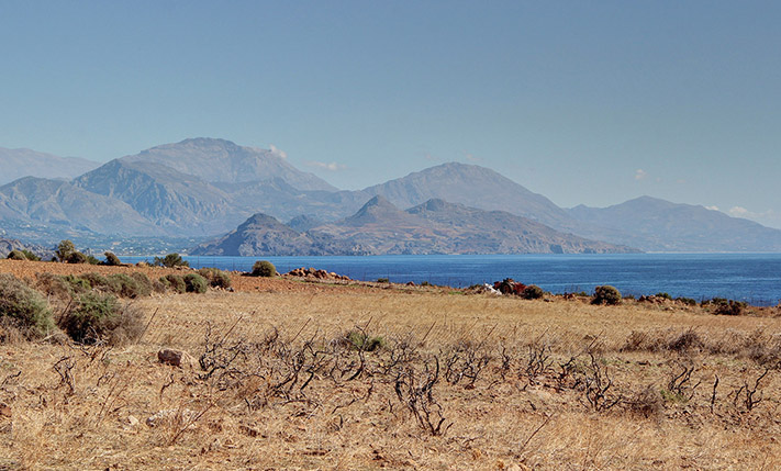 OPEN SEA VIEWS AMIDST AN IMPOSING SCENERY