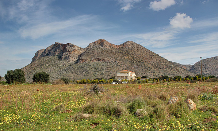 ΟΙΚΟΠΕΔΟ ΣΤΟΝ ΣΤΑΥΡΟ, ΚΟΝΤΑ ΣΤΗ ΘΑΛΑΣΣΑ
