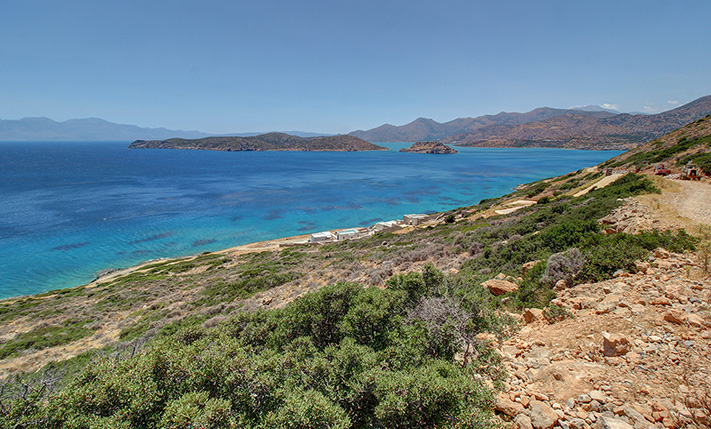 ON A ROCKY SHORELINE IN LUXURIOUS LOCATION