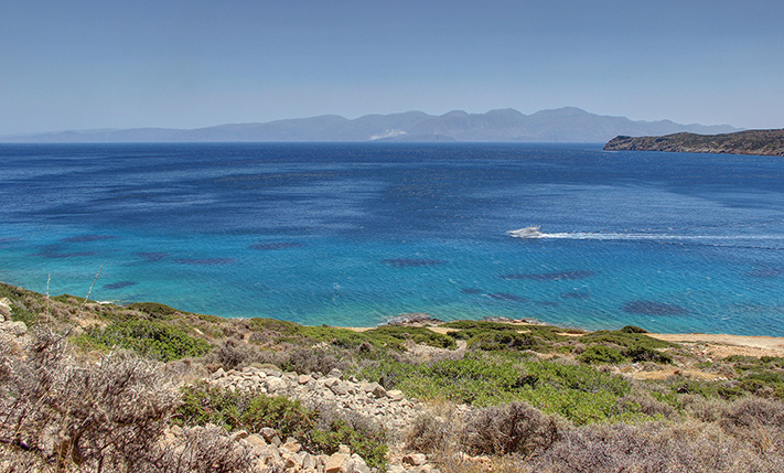 ON A ROCKY SHORELINE IN LUXURIOUS LOCATION