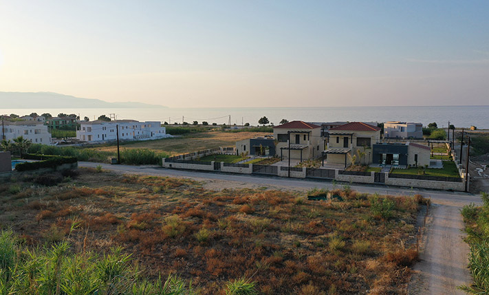 ΑΝΕΜΠΟΔΙΣΤΗ ΘΕΑ ΚΟΝΤΑ ΣΤΗ ΘΑΛΑΣΣΑ