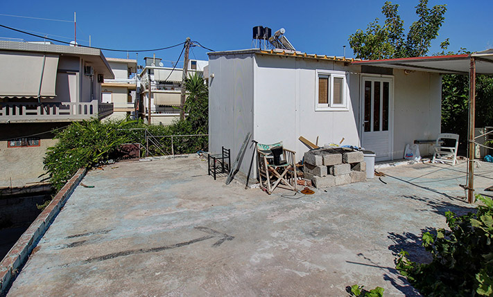 CORNER PLOT WITH AN OLD BUILDING