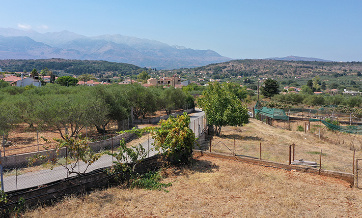 SOUTH FACING LAND WITH A LONG FRONTAGE
