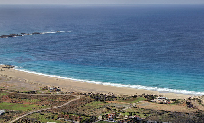 ΑΠΕΡΙΟΡΙΣΤΗ ΘΕΑ ΕΠΑΝΩ ΑΠΟ ΤΑ ΦΑΛΑΣΑΡΝΑ