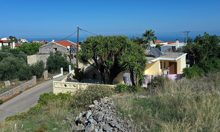 LAND WITH A PLAN FOR 4 RESIDENCES