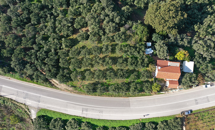 ON A HILLTOP WITH VIEWS ON THE EAST & WEST