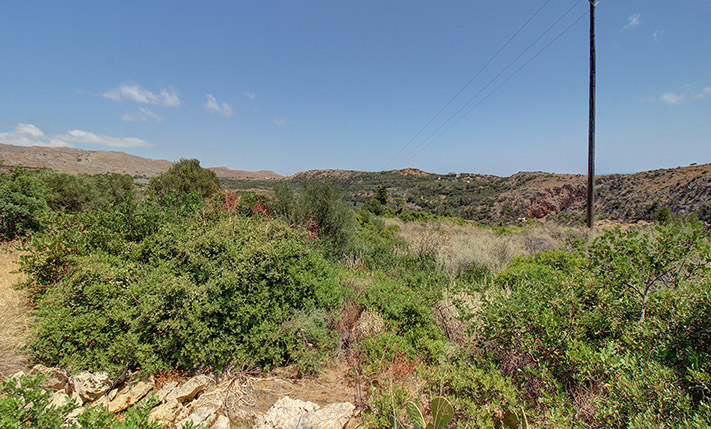LAND WITH A LARGE FRONT NEAR KOLIMBARI