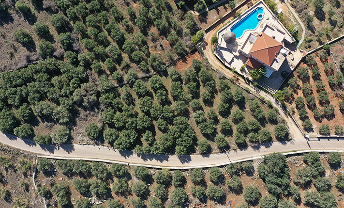 CONVENIENT SHAPE & SEA VIEWS FROM AN UPPER FLOOR