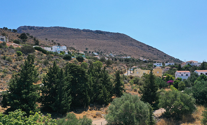 READY-TO-BUILD WITH VIEWS FROM THE UPPER FLOOR