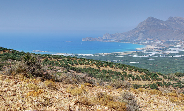 ΘΕΑ ΠΑΝΩ ΑΠΟ ΤΑ ΦΑΛΑΣΑΡΝΑ ΜΕΣΑ ΣΤΗ ΦΥΣΗ