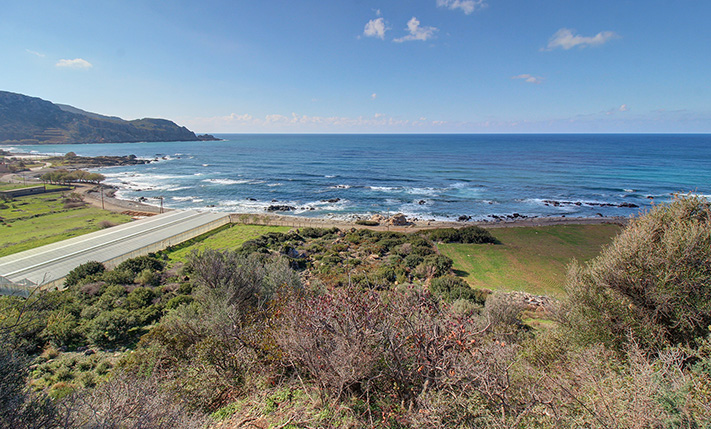 ΣΤΟ ΟΡΙΟ ΜΙΑΣ ΠΛΑΓΙΑΣ ΜΕ ΑΝΕΜΠΟΔΙΣΤΗ ΘΕΑ