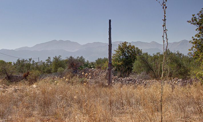 AMONG LUXURIOUS VILLAS WITH PRIME SEA VIEWS