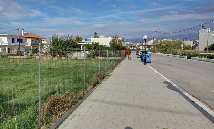 LAND FACING 3 ROADS IN KISSAMOS TOWN CENTRE