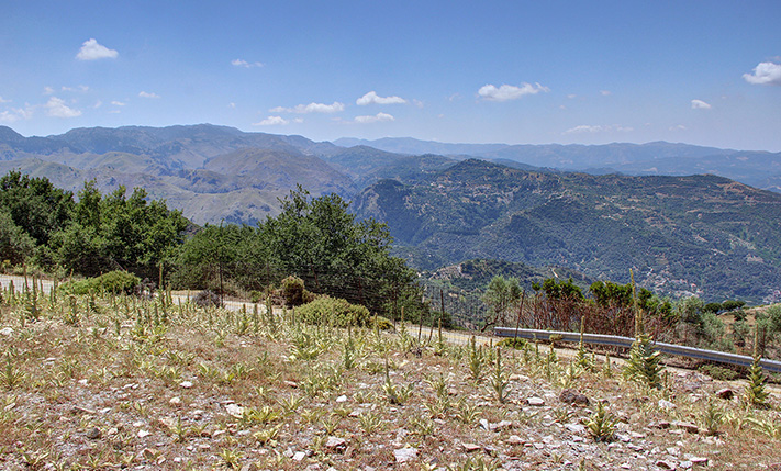 NEAR THE MOUNTAINS WITH EXCEPTIONAL VIEWS