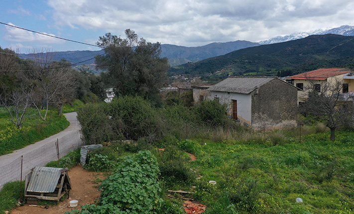 CORNER, SQUARE AND BARE PLOT IN A VILLAGE ZONE