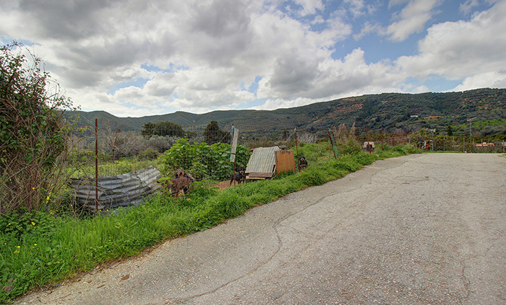 CORNER, SQUARE AND BARE PLOT IN A VILLAGE ZONE