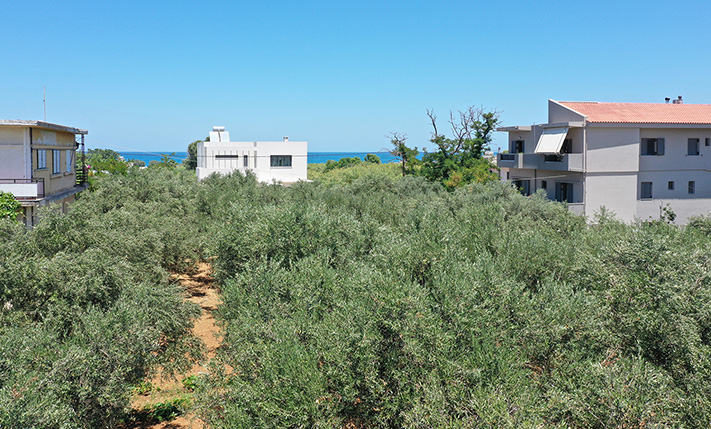 PERFECT FOR A SMALL COMPLEX ON A BUSY ROAD