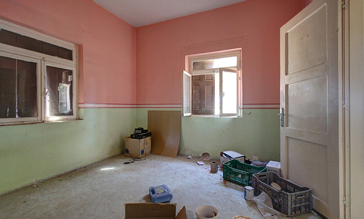 PARCEL WITH A 1-LEVEL HOUSE AT THE CITY FRINGE