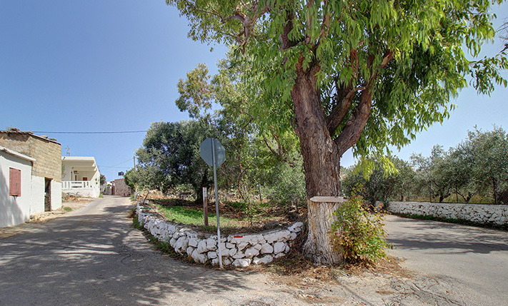 CORNER PLOT FOR COMMERCIAL OR RESIDENTIAL USE