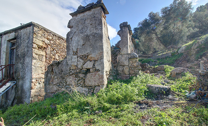 LAND WITH RUINS ON A SLOPE WITH PANORAMIC VIEWS