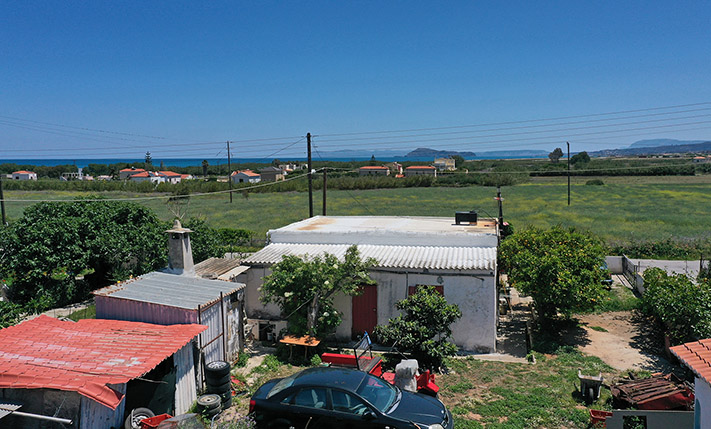 ΚΟΝΤΑ ΣΤΗ ΘΑΛΑΣΣΑ ΜΕ ΘΕΑ ΑΠΟ ΤΟΝ ΟΡΟΦΟ