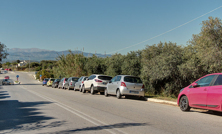 ΑΓΡΟΤΕΜΑΧΙΟ ΣΕ ΚΟΜΒΟ ΚΟΝΤΑ ΣΤΗΝ ΠΟΛΗ