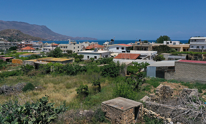 ΔΙΑΜΠΕΡΕΣ ΟΙΚΙΣΤΙΚΟ ΟΙΚΟΠΕΔΟ ΜΕΣΑ ΣΤΗΝ ΚΙΣΣΑΜΟ