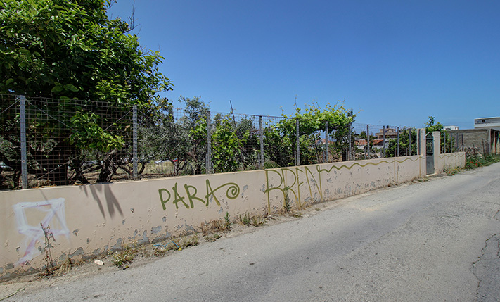 FACING 2 OPPOSITE STREETS IN KISSAMOS CENTER